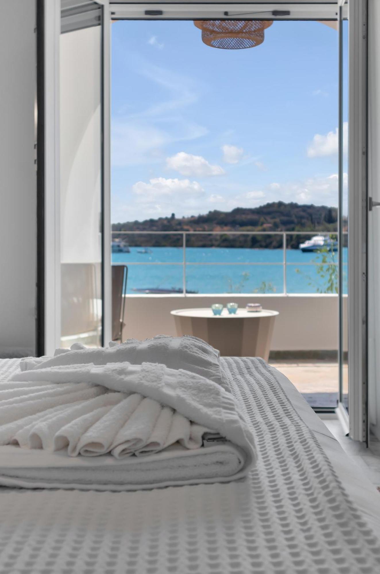 Kavouraki Apartment & Studio Porto Heli Bagian luar foto
